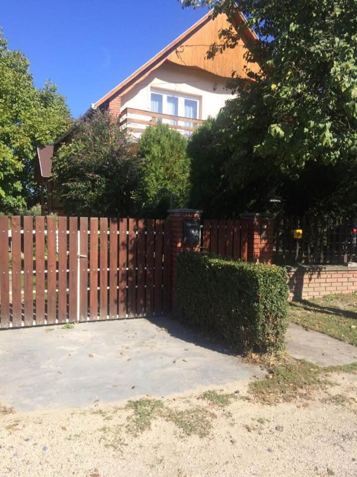 Ady Endre 9.A Appartamento Balatonfůzfő Esterno foto